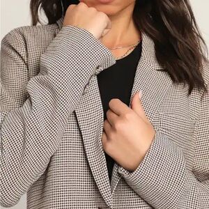 Lulu's Classic Houndstooth Blazer